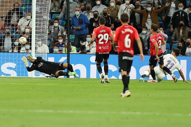 斯通斯和多库有望战利物浦，科瓦西奇可能踢维拉