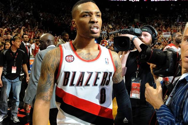 班凯罗三双魔术克鹈鹕 库兹马31分奇才胜国王